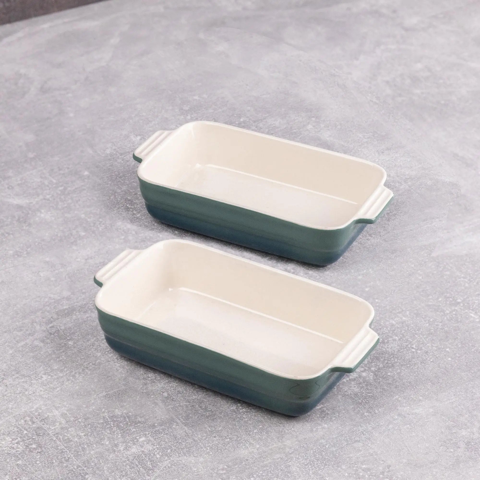 Set of 2 Aluminum Casserole Dishes with Lids 2024cm + 2 Green Stoneware Oven Dishes + 2 Kitchen Utensils (Spoon, Spatula) l'atelier des ustensiles