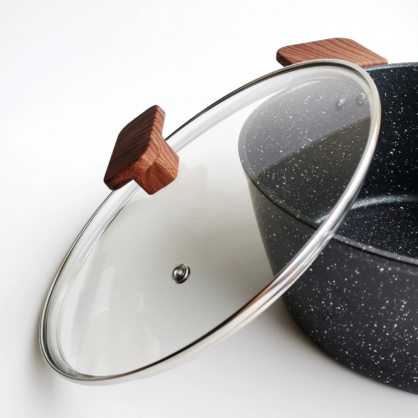 Marmite à soupe universelle en aluminium antiadhésive avec couvercle, grandes casseroles avec manche en bois pour cuisinière à gaz, ustensiles de cuisine ménagers l'atelier des ustensiles
