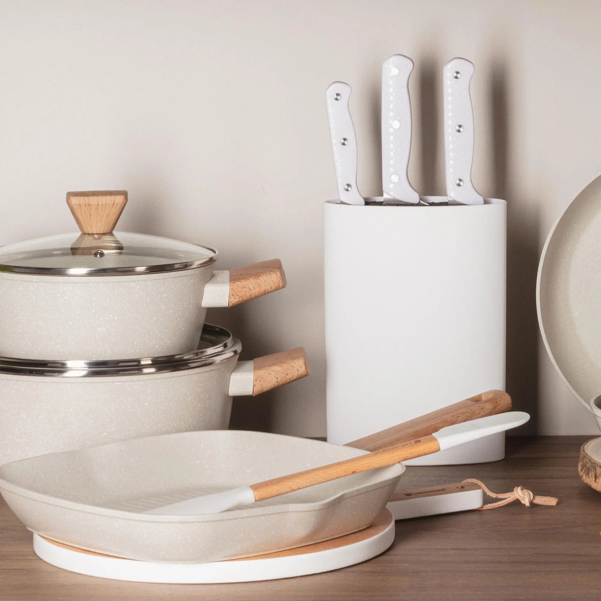 7-piece cookware set made of stainless steel, suitable for all types of hobs + Set of 3 kitchen utensils in silicone and wood l'atelier des ustensiles