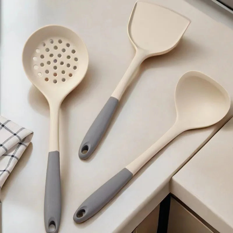 Household Silicone Spatula Soup Spoon Kitchen Utensils Anti-scalding High Temperature Resistant Daily Use Non-Stick l'atelier des ustensiles