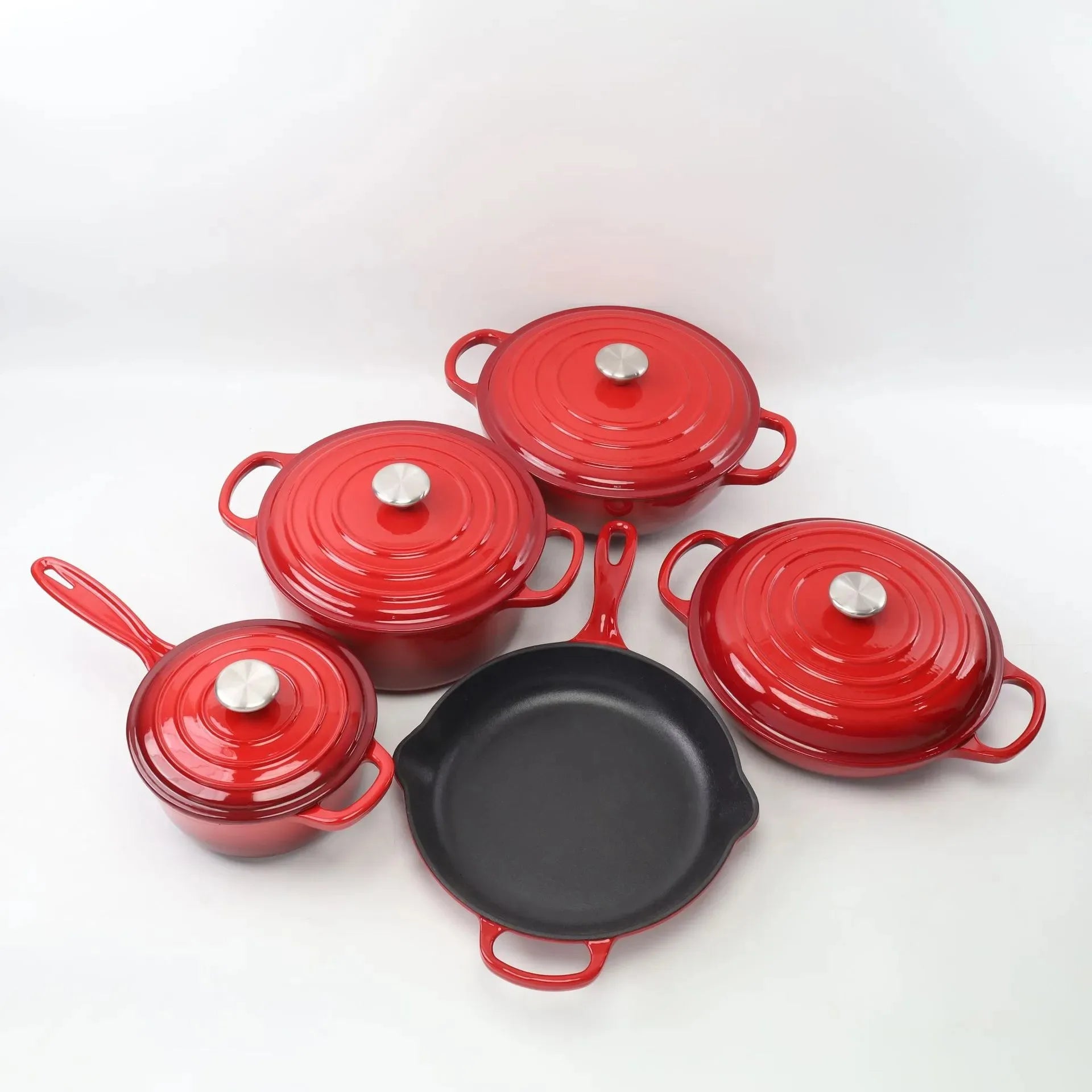 Custom Logo 4-Piece Classic Design Enamel Casserole Set Iron Pot Dutch Oven for Home Kitchen Cooking Made of Durable Metal l'atelier des ustensiles
