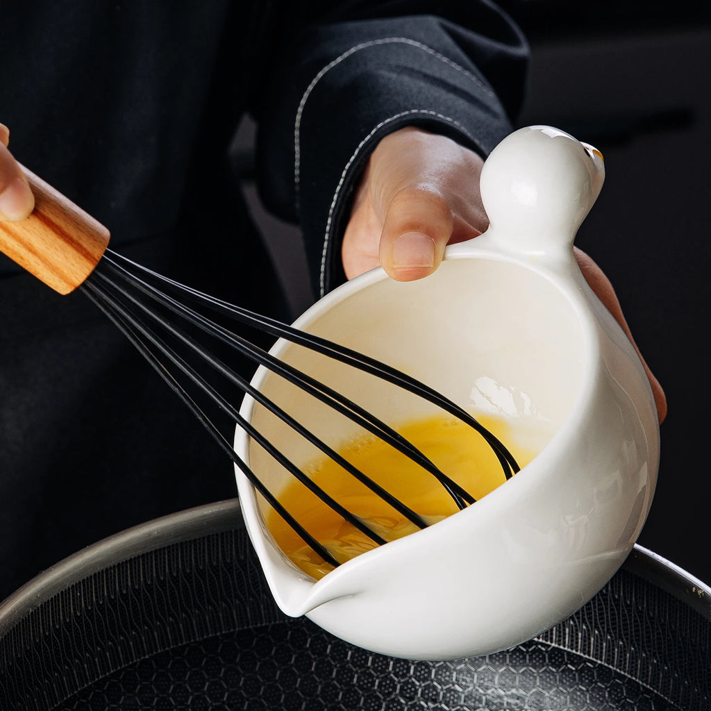 Bol à œufs en forme de canard en céramique, un ustensile de cuisine conçu pour l'agitation et la collecte d'œufs qui coule l'atelier des ustensiles