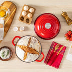 Cocotte en fonte émaillée ronde de 5 litres avec couvercle en dôme pour la cuisson du levain, la rôtisserie, le braisage (Rouge) l'atelier des ustensiles
