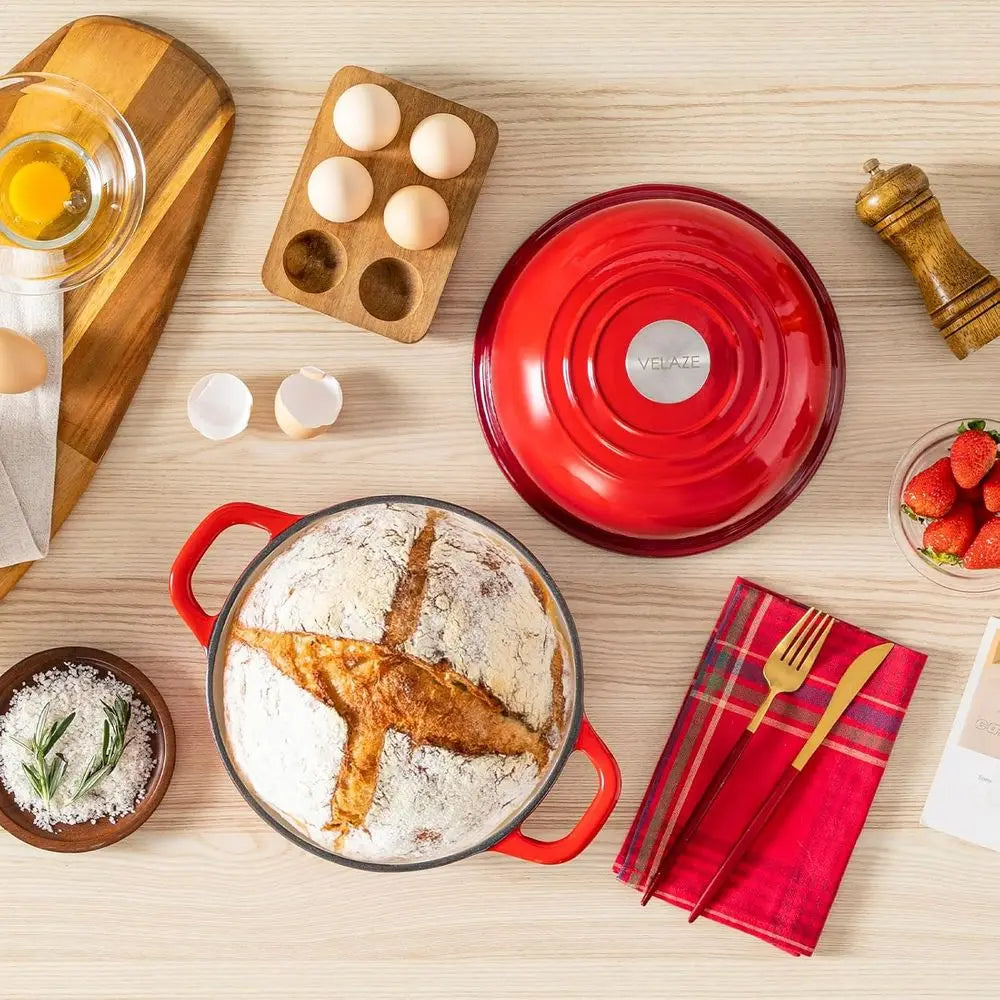 Cocotte en fonte émaillée ronde de 5 litres avec couvercle en dôme pour la cuisson du levain, la rôtisserie, le braisage (Rouge) l'atelier des ustensiles