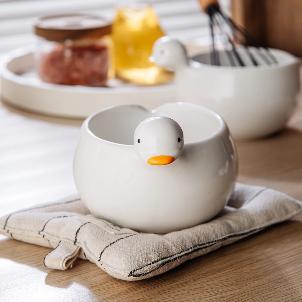 Bol à œufs en forme de canard en céramique, un ustensile de cuisine conçu pour l'agitation et la collecte d'œufs qui coule l'atelier des ustensiles